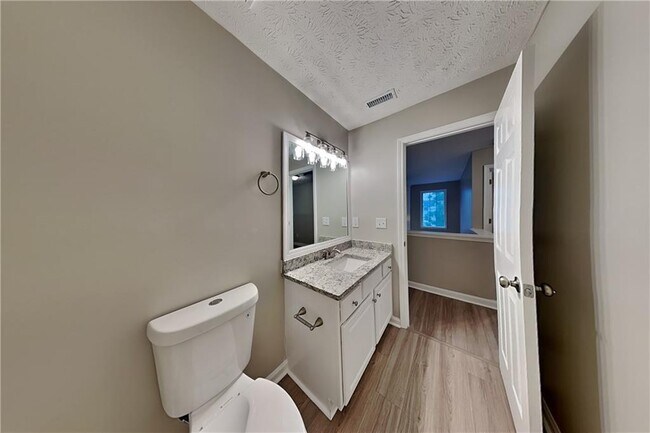 Building Photo - 400 Manor Glen Dr