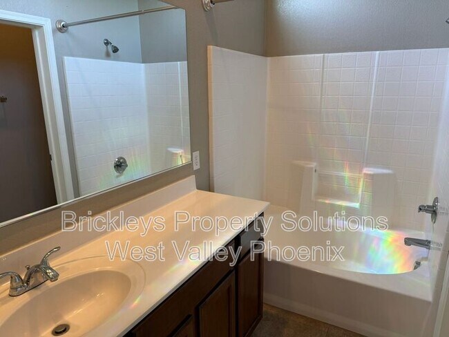 Building Photo - 2725 E Mine Creek Rd