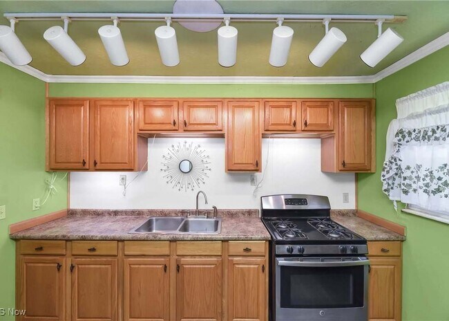 Building Photo - 9117 Wil Verne Dr