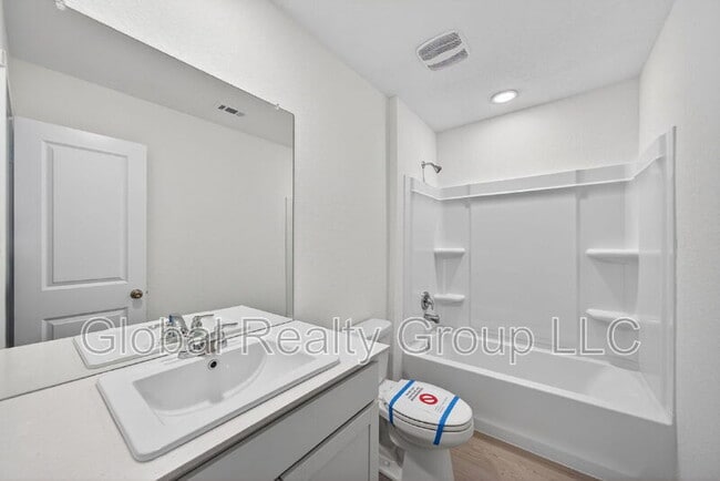 Building Photo - 479 Sarah Wy