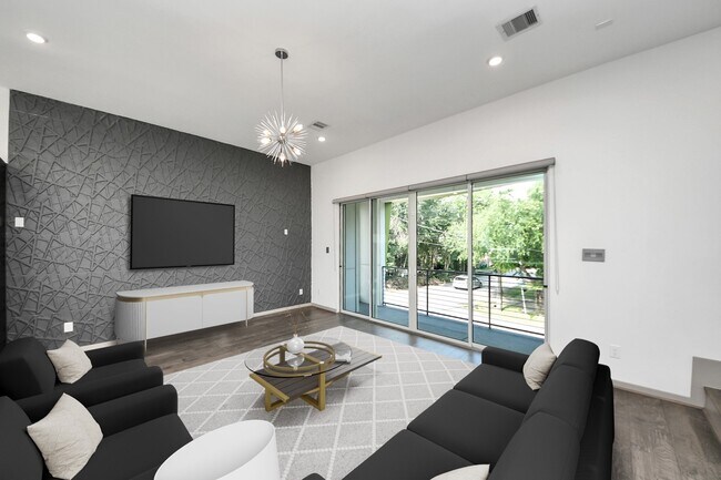 Building Photo - 2302 Johnson St