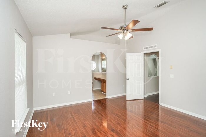 Building Photo - 12612 Lake Vista Dr