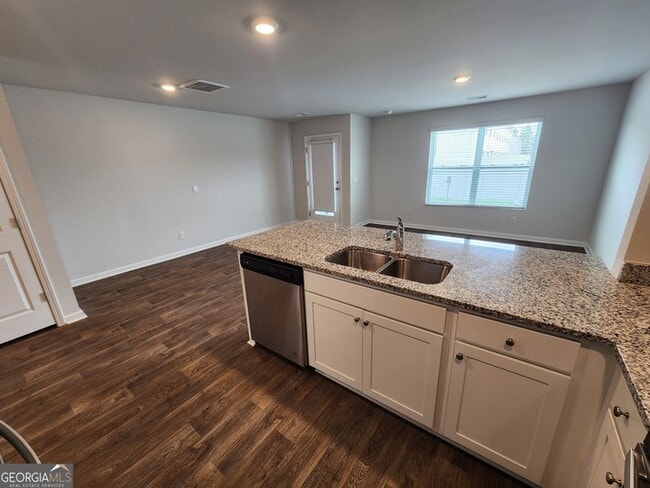 Building Photo - 214 Coneflower Rd