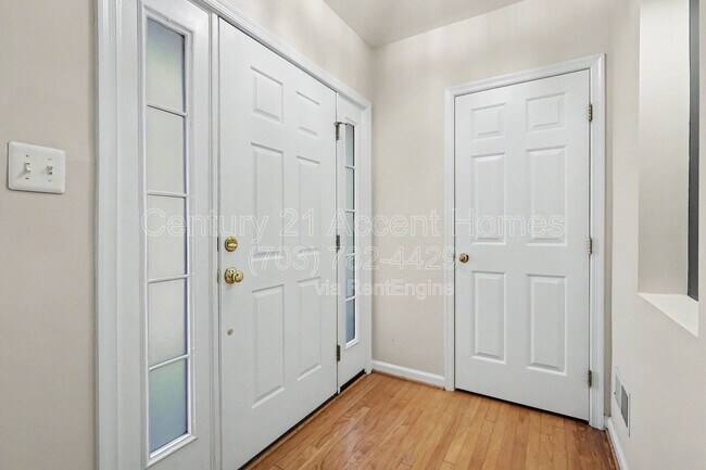 Building Photo - 968 Harrison Cir