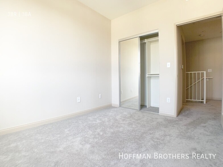 Building Photo - 10133 Tabor St