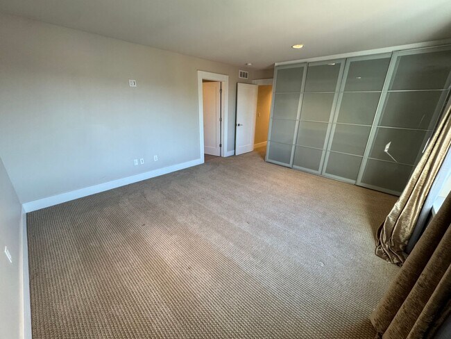 Building Photo - Perfect Sloan Lake Home with all the features and great views