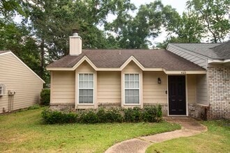 Building Photo - 425 High Point Ln