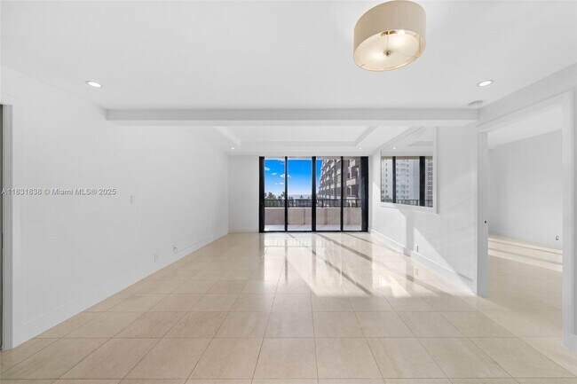 Building Photo - 251 Crandon Blvd