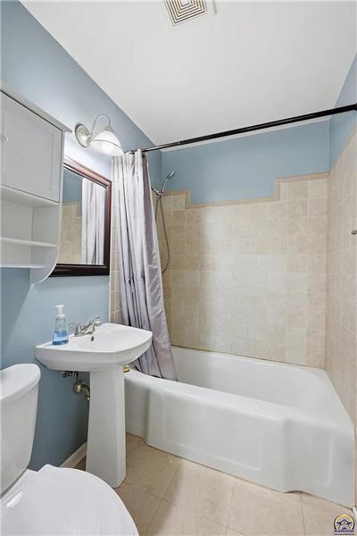 Building Photo - 2116 SW Plass Ave