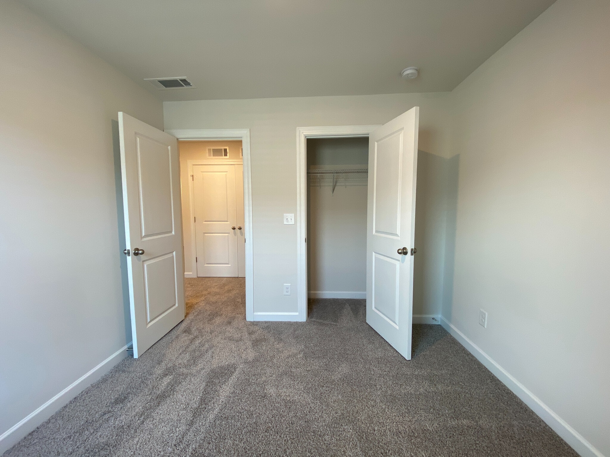 Building Photo - Room in Townhome on Tears Ln