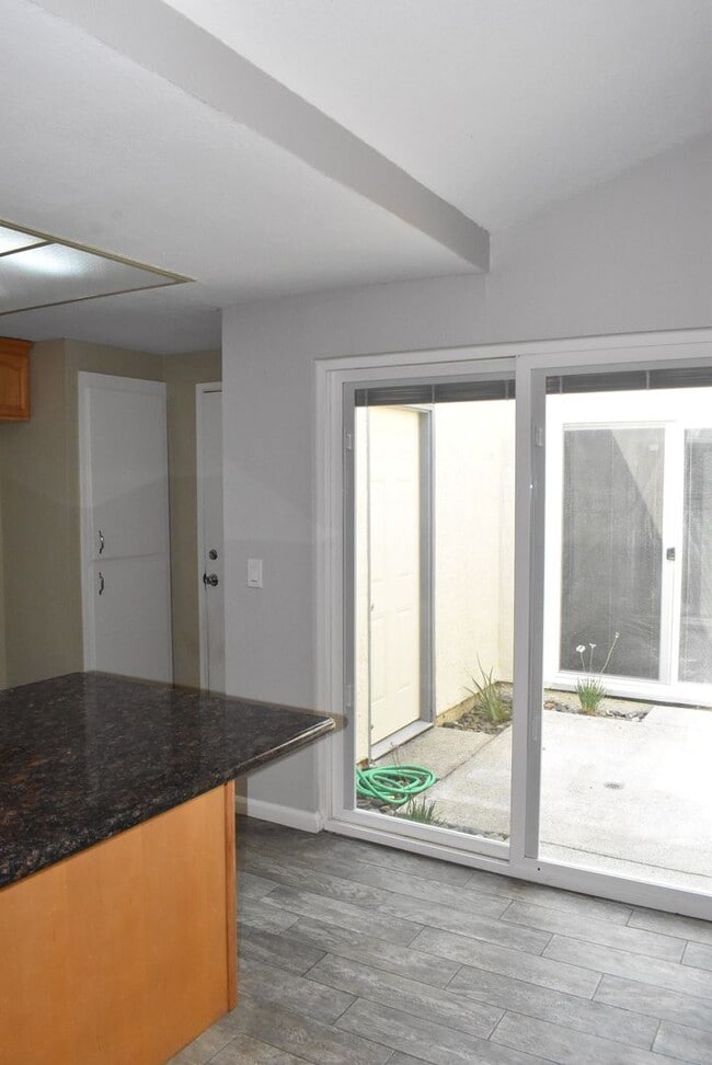 Building Photo - Tastefully updated home close to shopping and remodeled elementary school!