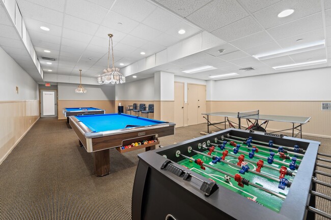 Entertaiment Room / Billiards - 1370 S Ocean Blvd