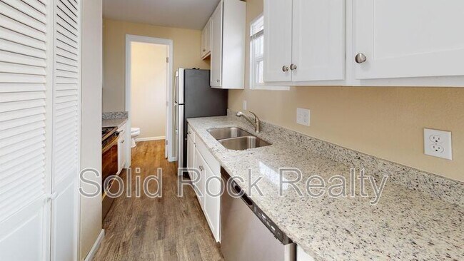 Building Photo - 2411 E St Vrain St