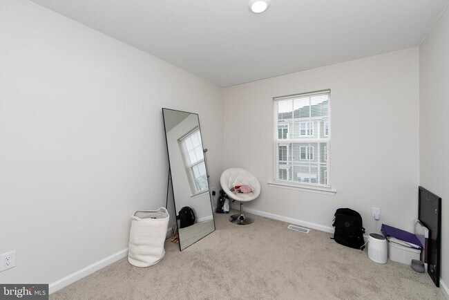 Building Photo - 272 Macoun Way