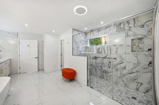 Building Photo - 8661 Craigston Ct