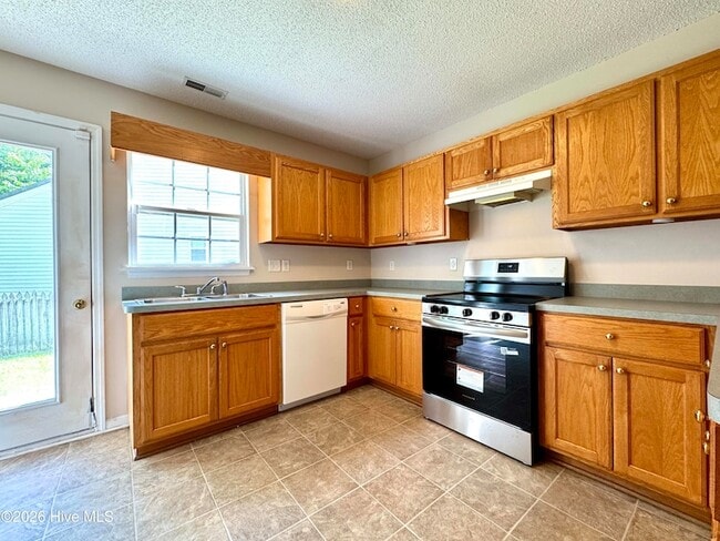 Building Photo - 521 Jimmies Creek Dr