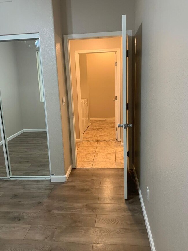 Building Photo - Beautiful 3 bedroom Condo in Summerlin- 2 ...