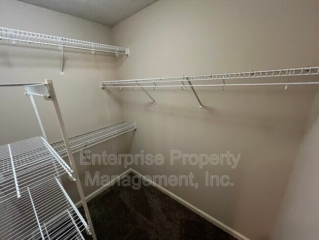 Building Photo - 1330 Siskin Dr