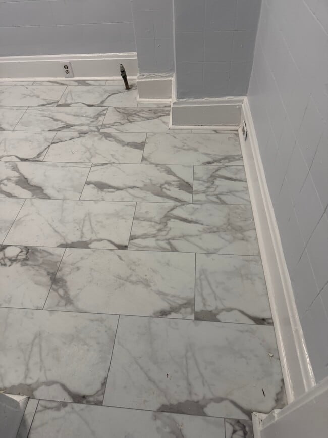 Building Photo - 3426 Woodburn Ave