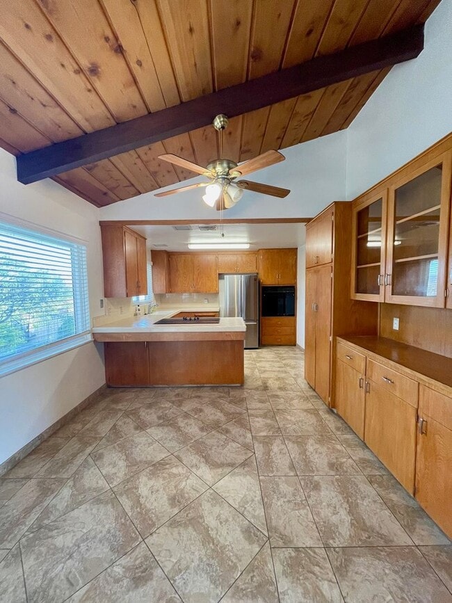 Building Photo - 3 Bed-2 Bath Split Level Home in La Mesa