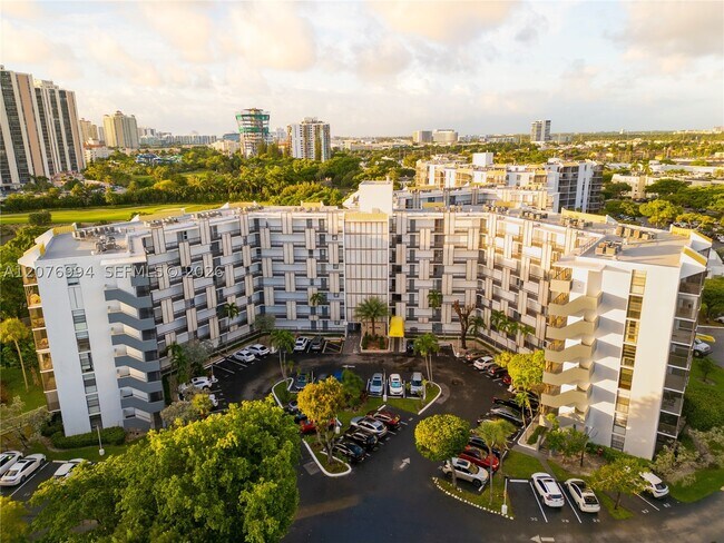 Building Photo - 20500 W Country Club Dr