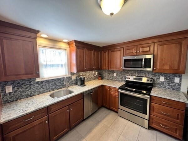 Building Photo - 375 Elm St