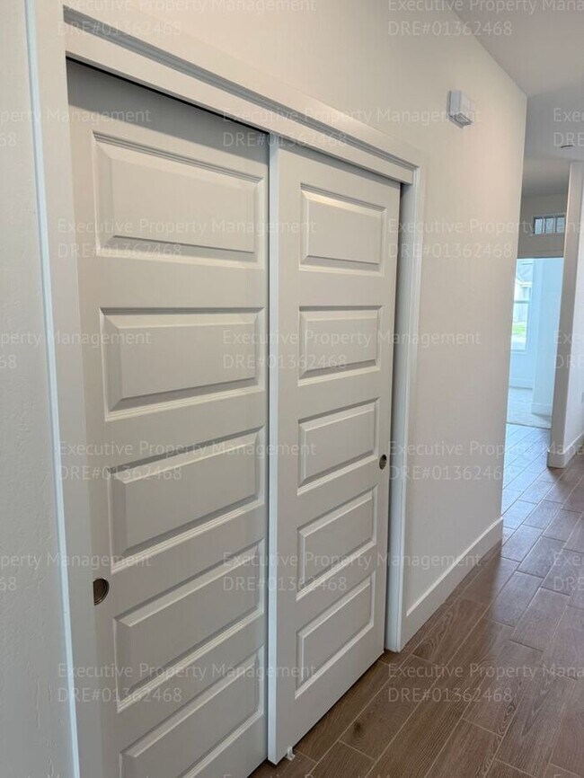 Building Photo - Newly constructed 3 bedroom/ 3 bathroom ho...