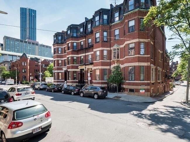 Primary Photo - 30 Gloucester St