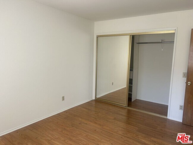 Building Photo - 8515 Saturn St