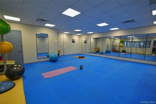 Building Photo - 102 Cove Ct