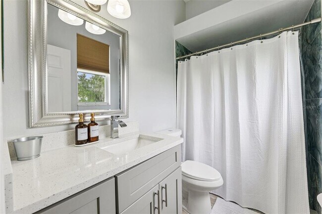Building Photo - 13049 Thoroughbred Dr