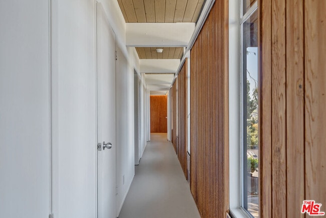 Building Photo - 1404 Oak Grove Dr