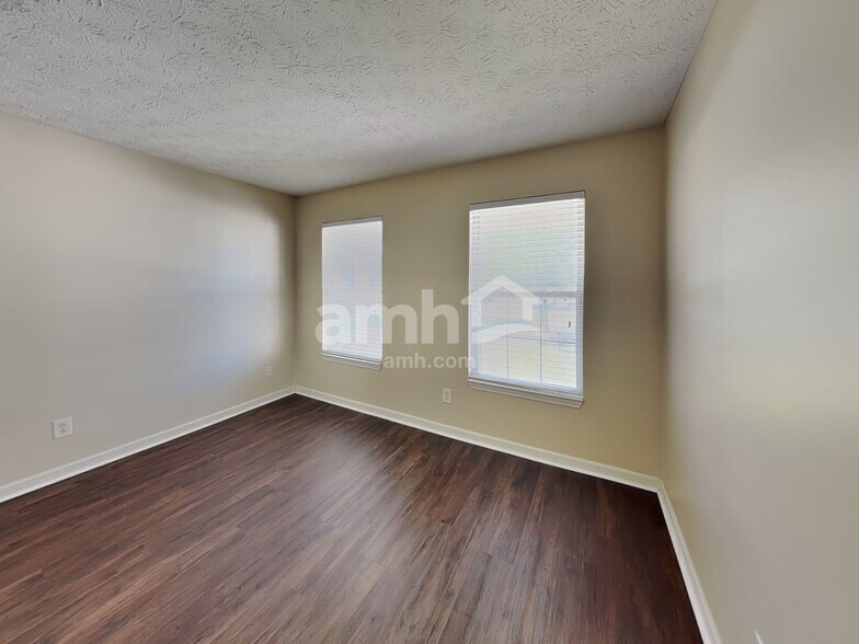 Building Photo - 1283 Spring Lake Dr