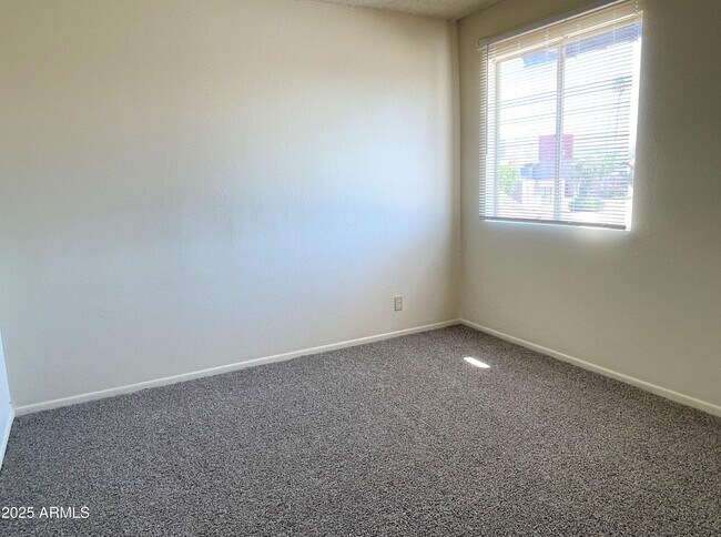 Building Photo - 4718 E Portland St