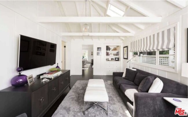 Building Photo - 1515 N Doheny Dr