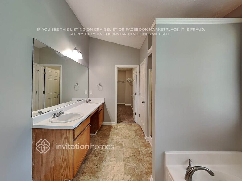 Building Photo - 3291 Hidden Valley Way SW