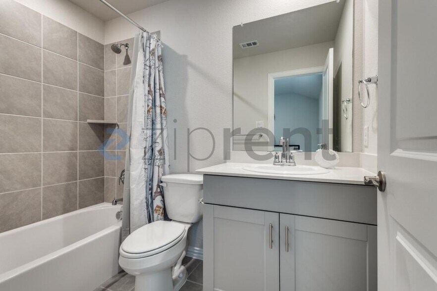 Building Photo - Unit