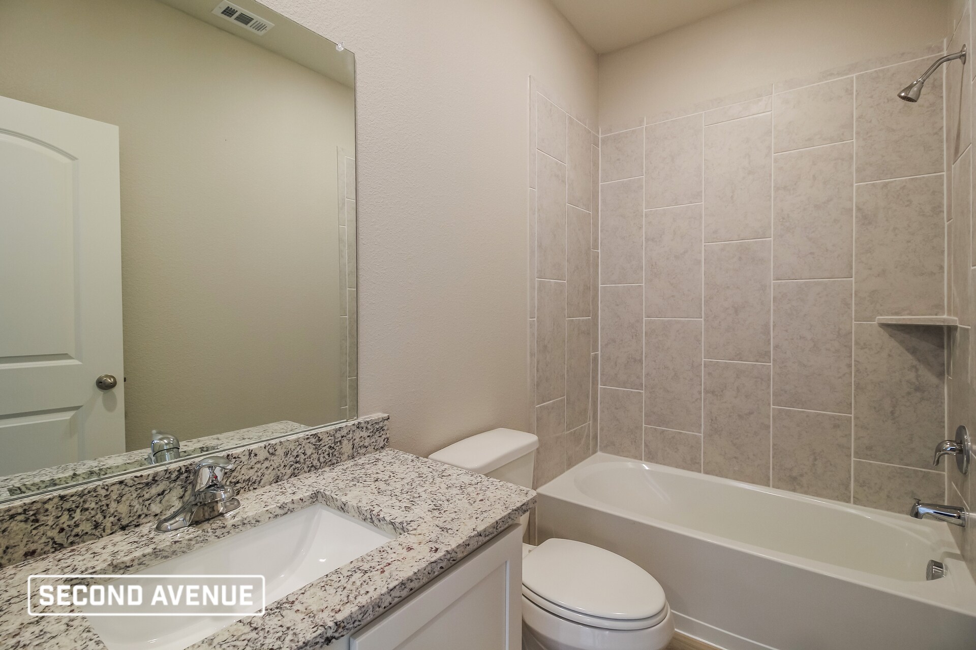 Building Photo - 2105 Meadow Dr