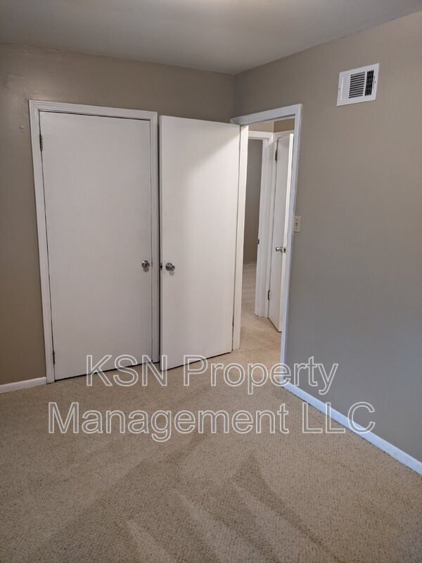 Building Photo - 412 Barnhill Dr