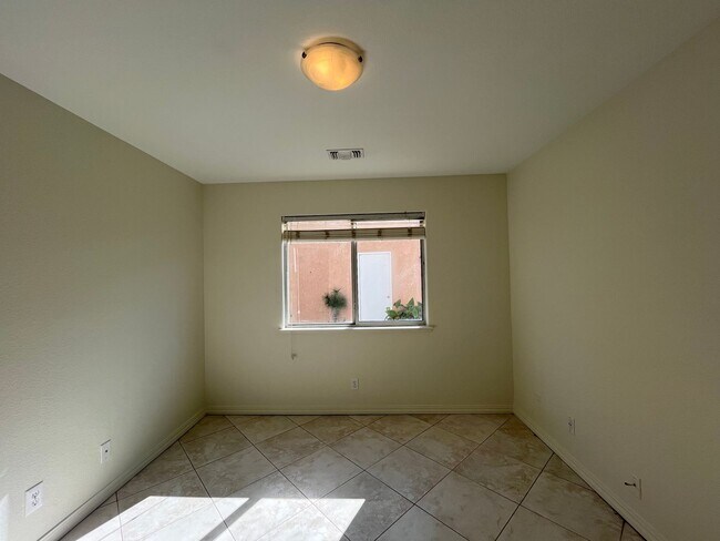 Building Photo - 946 St Ann Dr
