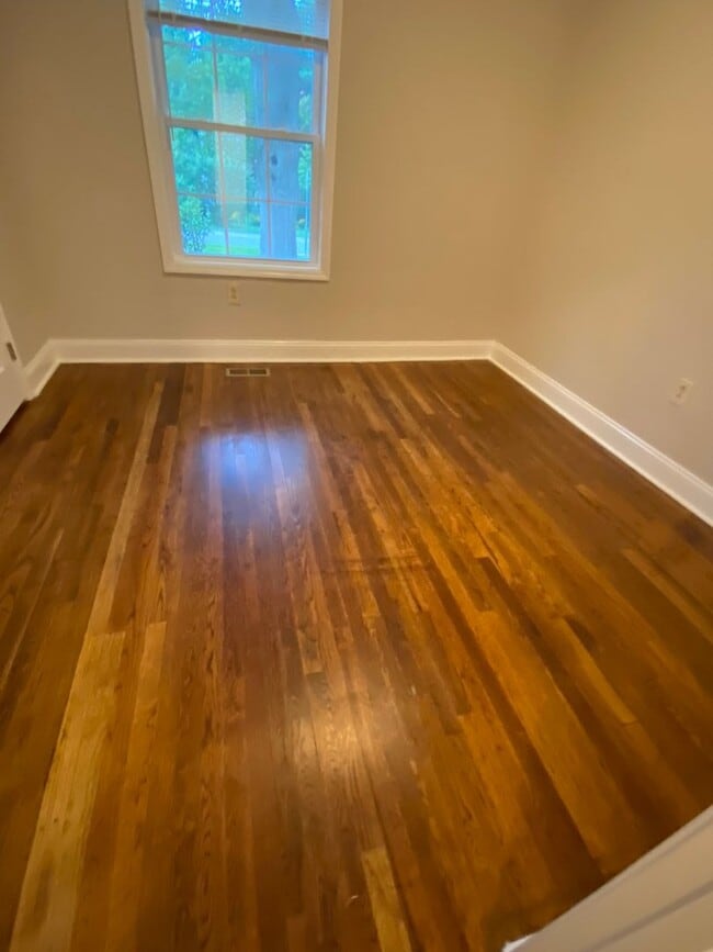 Building Photo - Charming 3 bedroom home in the heart of do...