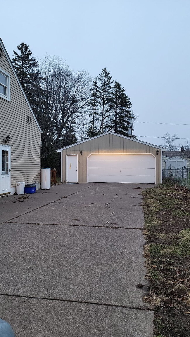 Building Photo - Koschak Properties