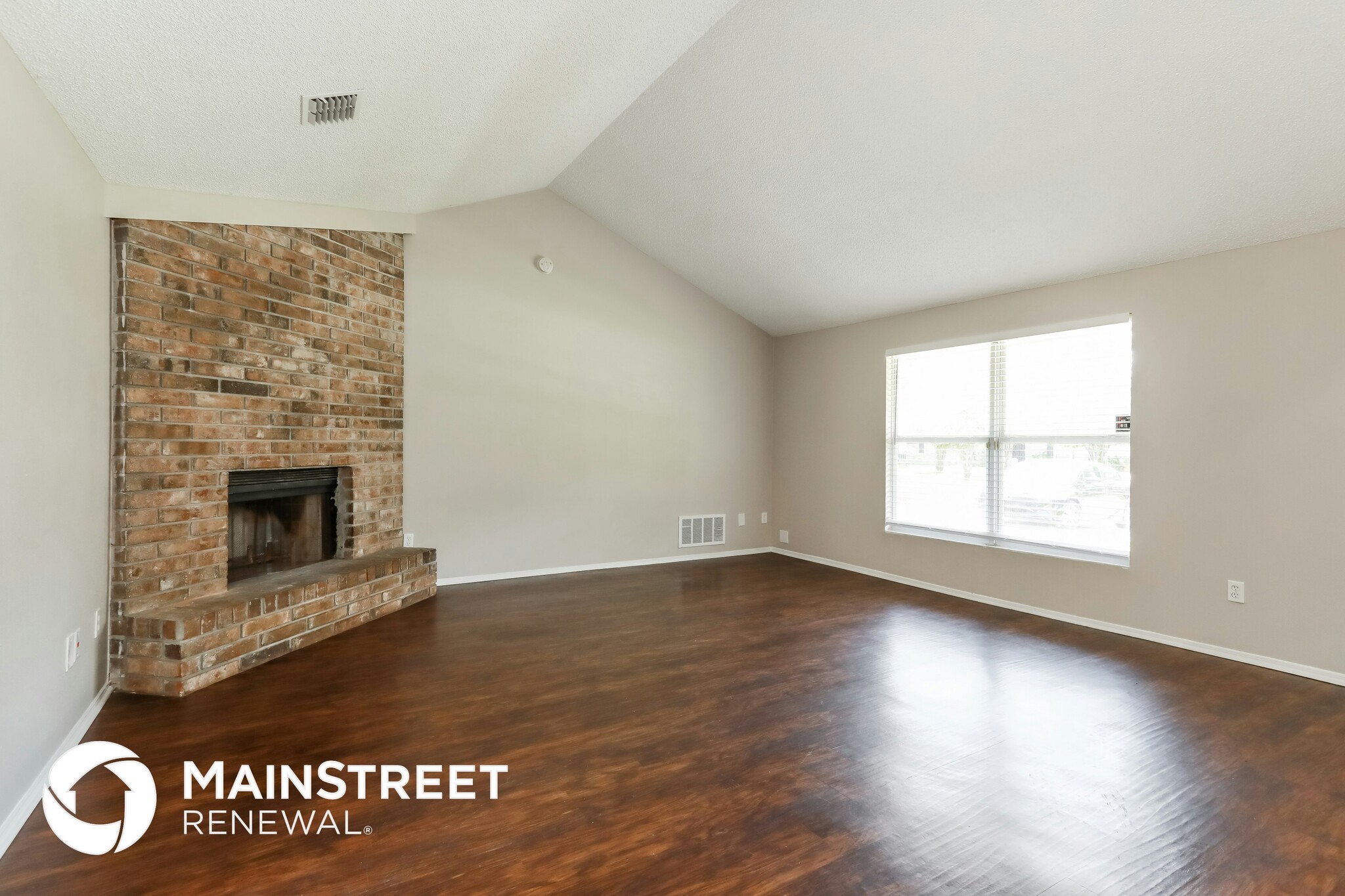 Building Photo - 2433 Justin Rd E