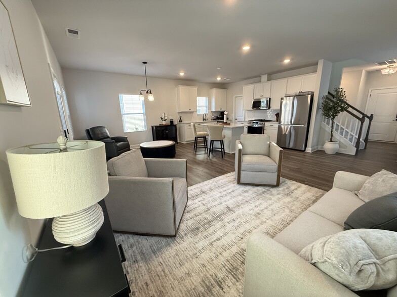 Building Photo - 4045 Grommet Ct