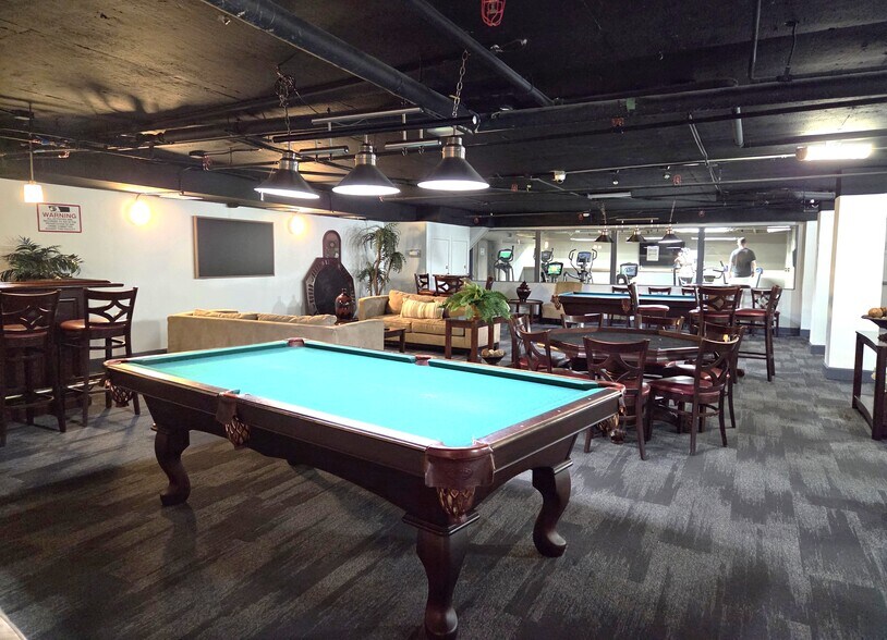 Building Photo - 10982 Roebling Ave