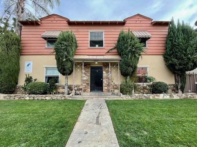 Building Photo - 1976 CHESTNUT AVE