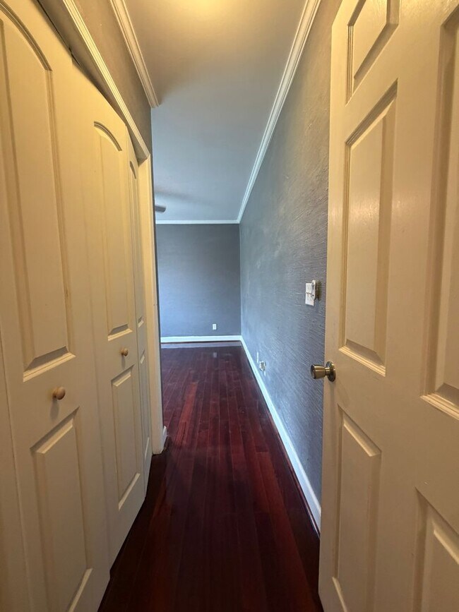 Building Photo - 11th Place Condominiums Unit #3010 Available for NOW!  $2000 per month.