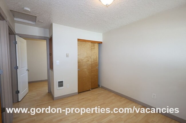 Building Photo - SE Arista Dr - 1 bedroom apartment in the ...