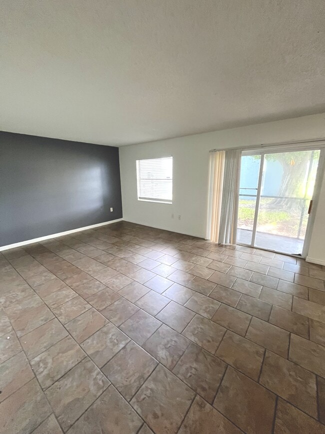 Building Photo - 2537 N Alafaya Trail