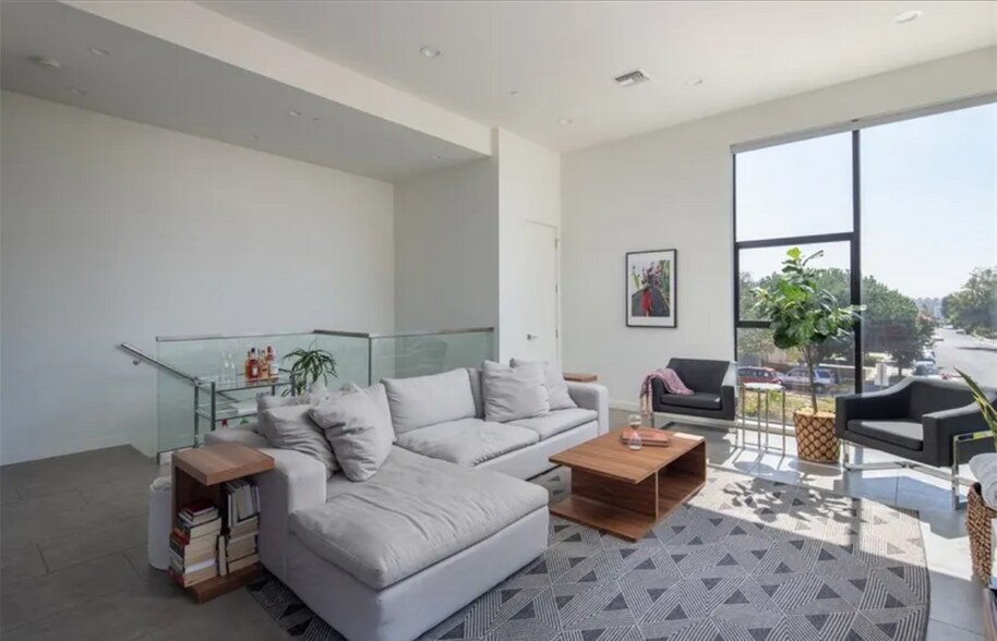 Building Photo - 1618 Amherst Ave